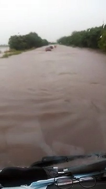 Tras un gran temporal, un tramo de la ruta 11 quedó bajo agua