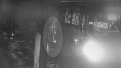 "버스 문에 낀 물체 4cm 넘어야 다시 열려"...주의점은? / YTN