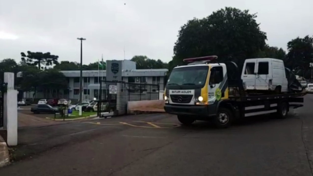 Fiorino com registro de furto é localizada sem as rodas em empresa no Bairro Universitário