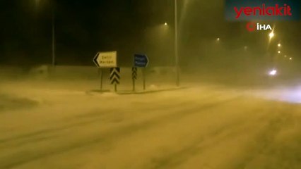 Bazı kara yolları yoğun kar nedeniyle ulaşıma kapandı