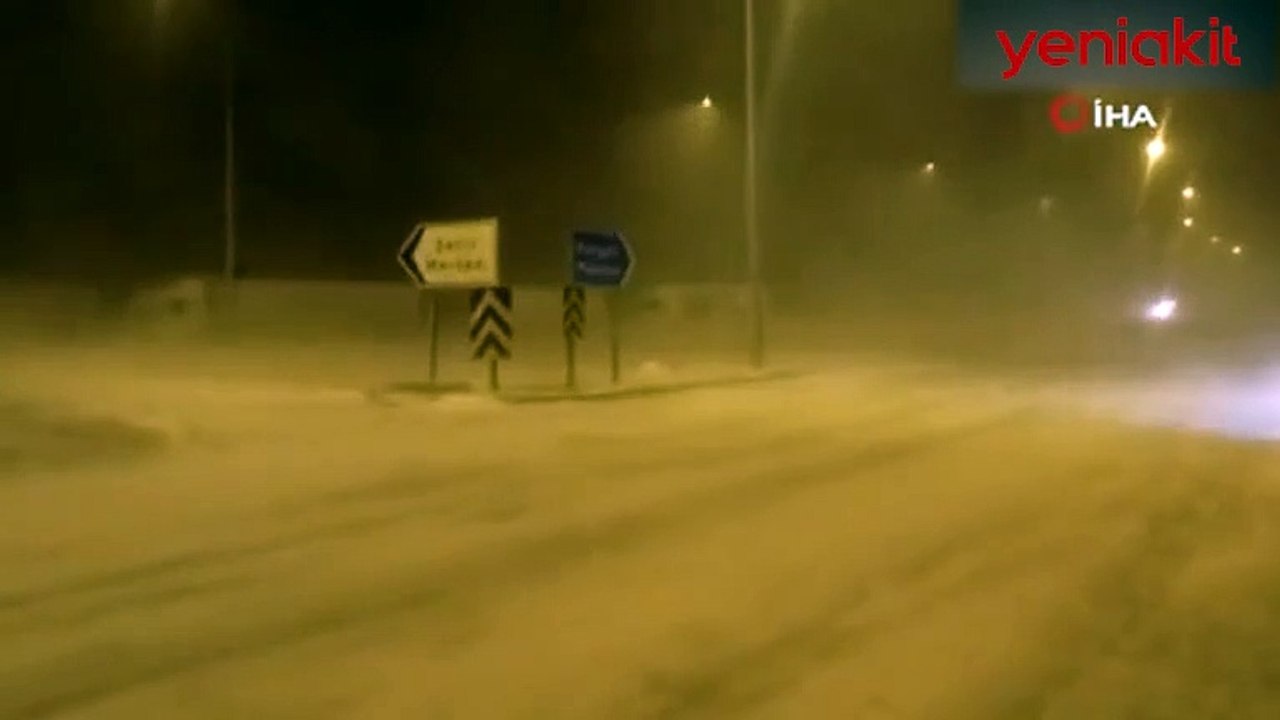 Bazı kara yolları yoğun kar nedeniyle ulaşıma kapandı