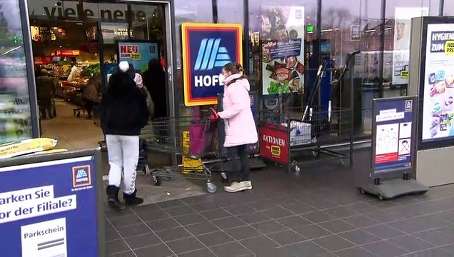 Copenhaga de tochas em riste contra as restrições da covid-19