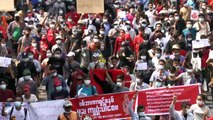 عشرات آلاف المتظاهرين في شوارع رانغون