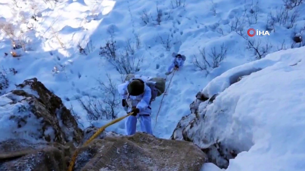 MSB, komandoların zorlu kış şartlarındaki terörle mücadelesini paylaştı