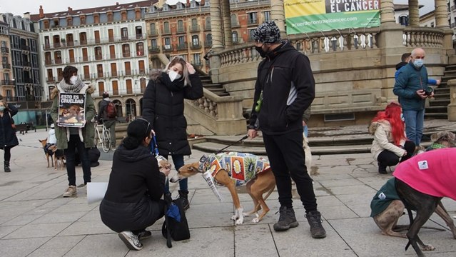 Una concentración en Pamplona exige el fin de la caza