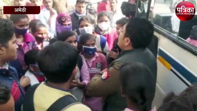 जान जोखिम में डालकर सफर कराने वालों पर पुलिस ने लिया एक्शन