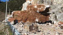 Dev kayanın düştüğü Antalya- Mersin yolu ulaşıma kapandı
