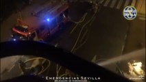 Las llamas devoran una nave industrial de Sevilla dedicada a productos de limpieza