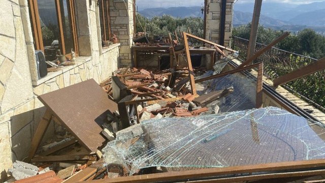 Hortum restoranın çatısını yerle bir etti