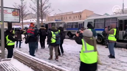 Rusya'da göstericiler, Navalnıy'ın tutuklanmasını protesto etmek için tekrar sokakta