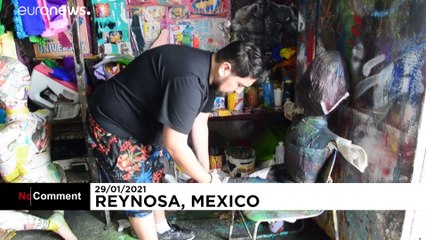 Tras hacerse viral con sus manoplas, ahora Bernie Sanders también se hace piñata