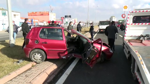 Taklalar Atan Otomobil Ağaçlara Çarparak Durabildi