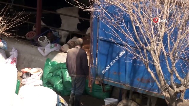 Amik Ovası Sular Altında! Çiftçiler Tarlalarını Kayıkla Gezdi