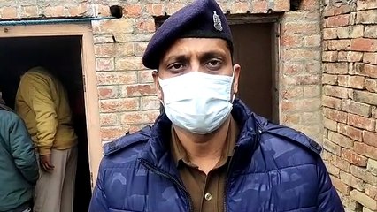 पति ने पत्नी का गला काटा, मौत