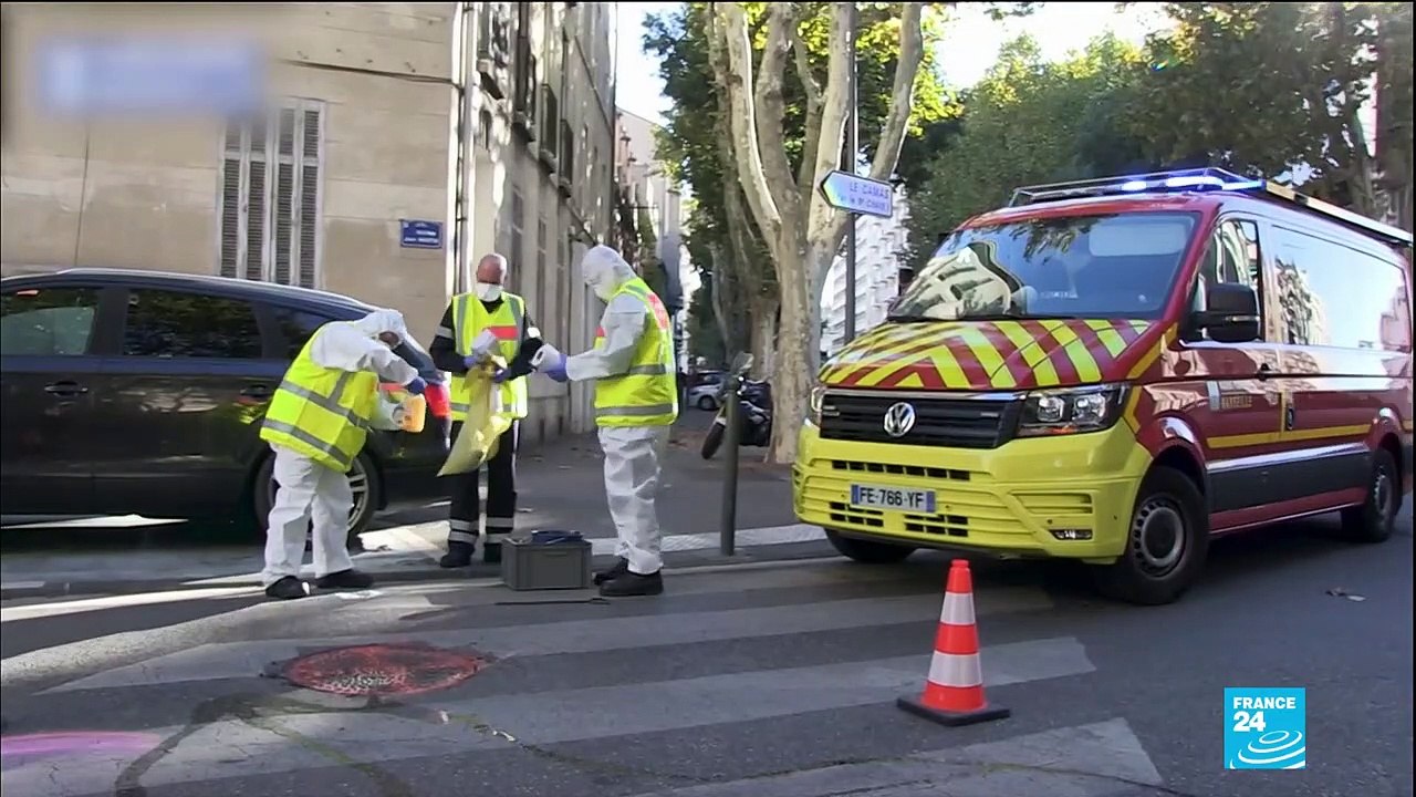 France closes borders to most non-EU travel