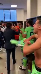 Lazio, l'esultanza dello spogliatoio dopo la vittoria con l'Atalanta