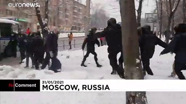 Police chase and detain protesters in central Moscow