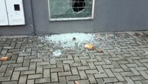 Vidraças de empresa são quebradas com pedras no Jardim União