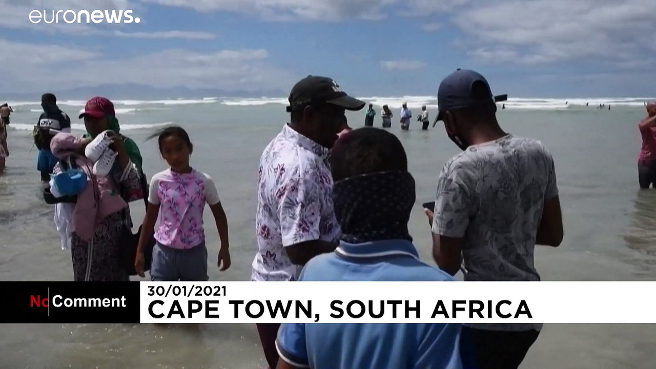 Demo am Strand von Kapstadt gegen Coronamaßnahmen