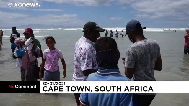 Ν. Αφρική: Στις παραλίες οι κάτοικοι του Κέιπ Τάουν