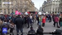 [이 시각 세계] 프랑스 경찰, '보안법 반대 시위대 폭행'
