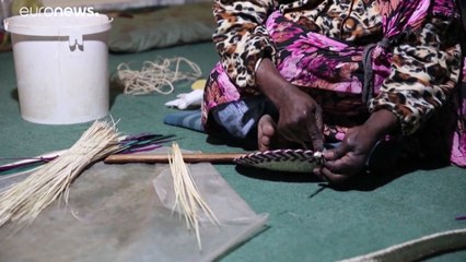 شاهد: حرفة صناعة "السعّفيات" تساعد الليبيين على مواجهة الأعباء الاقتصادية وسط الحرب وكورونا