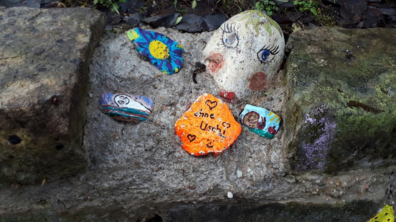 Bunte steine für mehr gemeinsam