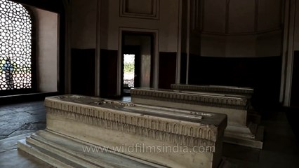 Grave inside the sideroom of Humayun's Tomb, Delhi