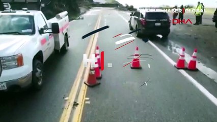 Aşırı yağış heyelanı da beraberinde getirdi, otoyol çöktü