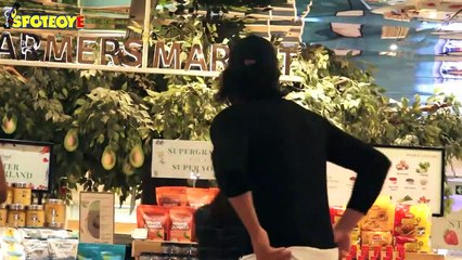 Kartik Aaryan Spotted with his mom at Foodhall | SpotboyE