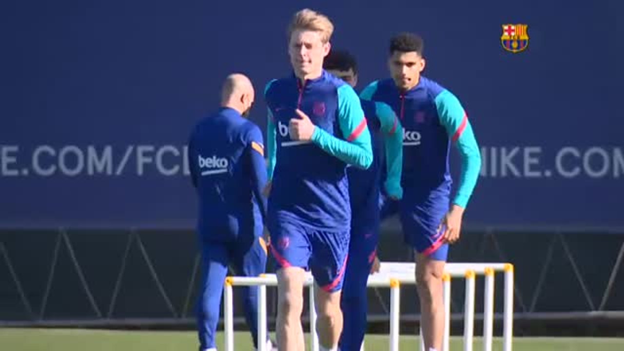 Sergiño Dest vuelve a entrenar con el equipo y Koeman podría contar con él para la Copa