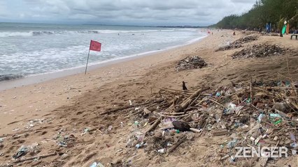 Trash Washes up on the Beaches of Bali 2