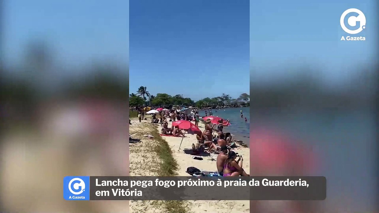 Lancha pega fogo próximo à praia da Guarderia, em Vitória