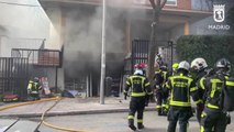 Tres heridos leves por el aparatoso incendio de un bazar en Chamartín
