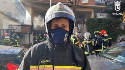 "Una gran cantidad de enseres" complica las labores de extinción en un bazar chino