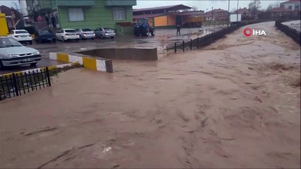 Sağanak Nedeniyle Dereler Taştı... Vatandaşlar Mahsur Kaldı