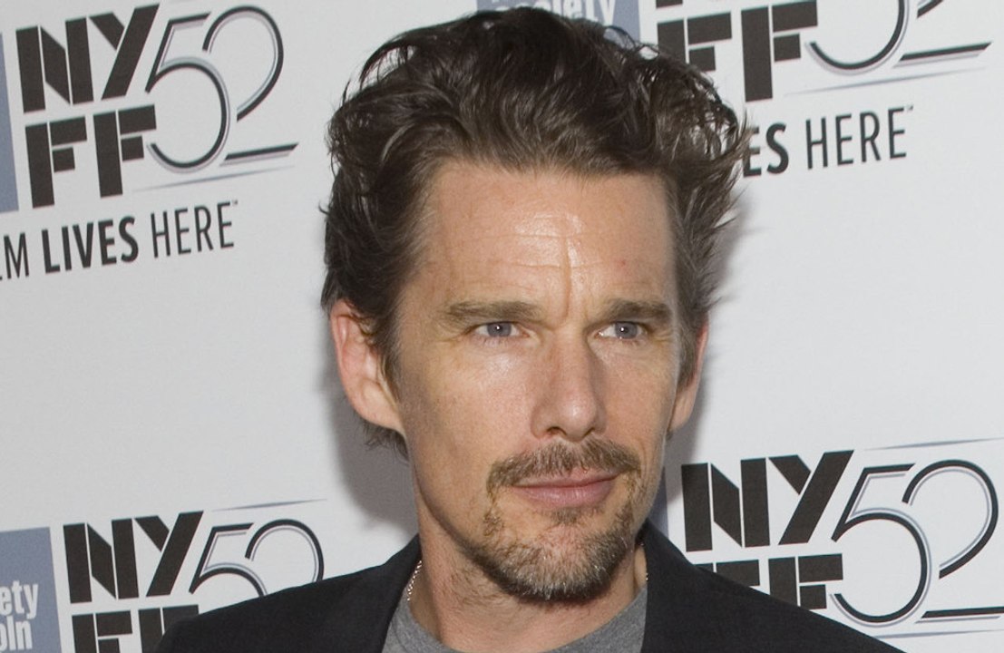 Ethan Hawke hesitou em escrever sobre sexualidade masculina em novo livro