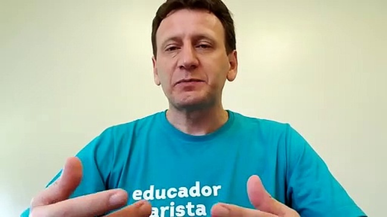 Marcos Scussel, diretor geral do colégio Marista João Paulo II, conta que a escola se adaptou para receber, presencialmente, os alunos e capacitou todos os educadores