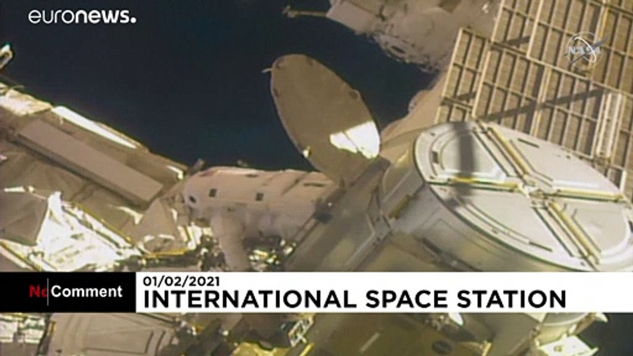 Weltraumspaziergang: ISS-Astronauten installieren Batterie