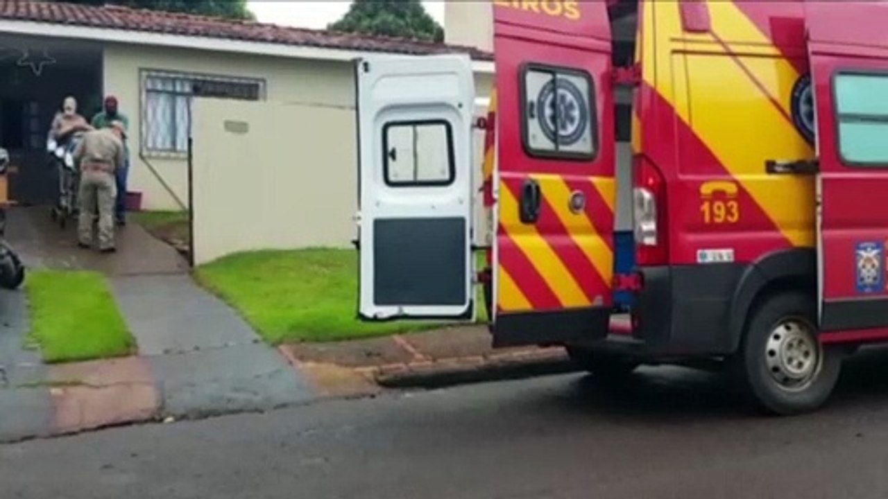 Homem de 57 anos sofre queda em casa e precisa do socorro do Siate na Rua Belém, no Cancelli