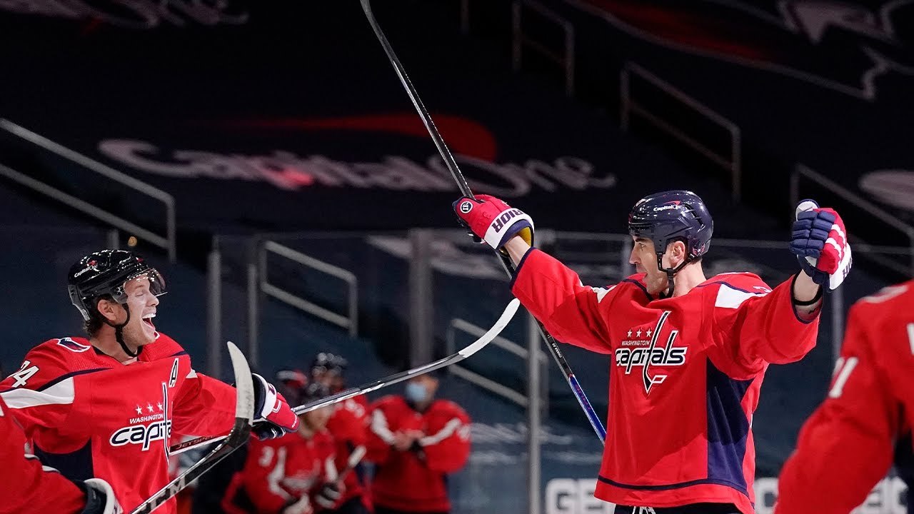 Zdeno Chara lights the lamp against his former team