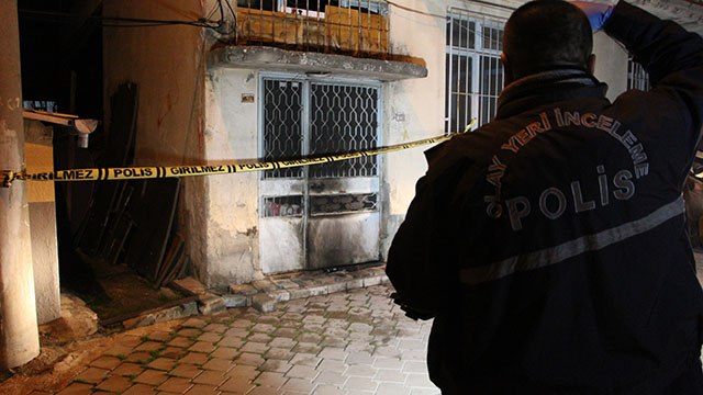Takıntılı eski sevgili erkek arkadaşının ailesinin evini yakmaya çalıştı