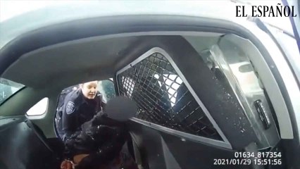 La policía detiene y rocía con gas pimienta a una niña negra en EEUU