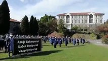 Boğaziçi Üniversitesi akademisyenleri bu kez '159' yazılı pankartlarla rektörlüğe sırtlarını döndü
