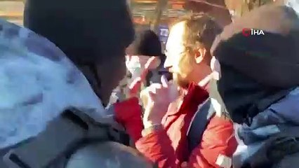 Rusya'da Navalni'nin hapis cezası alıp almayacağına karar verilecek: Duruşma öncesi toplanan destekçiler arasında gözaltına alınanlar oldu
