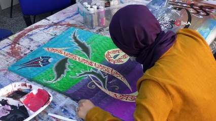 - Pandemi döneminde hüsnü hat sanatıyla huzur buluyorlar