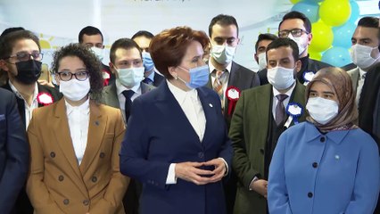 Akşener: Erdoğan'a tavsiyem bir defacık Cumhurbaşkanı olduğunu hatırlasın ve gençlerin mentörlüğünü bir görsün