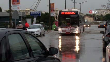 İzmir Körfezi'nin rengi değişti