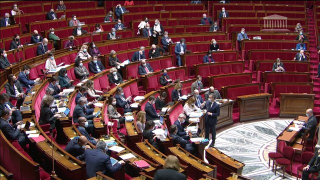 Interpellé par Jean-Luc Mélenchon sur le lien entre une religion et des pratiques terroristes , Gérald Darmanin répond