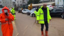 İzmir'de görülmemiş sel felaketi: Araçlar üst üste bindi